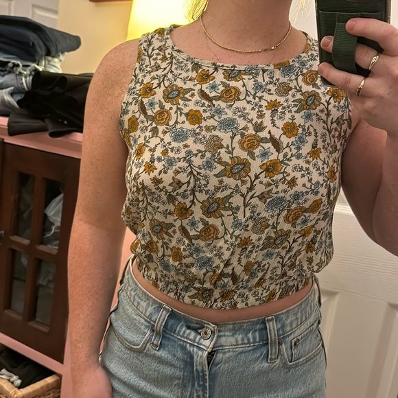 Self Contrast Floral Top - Picture 1 of 4